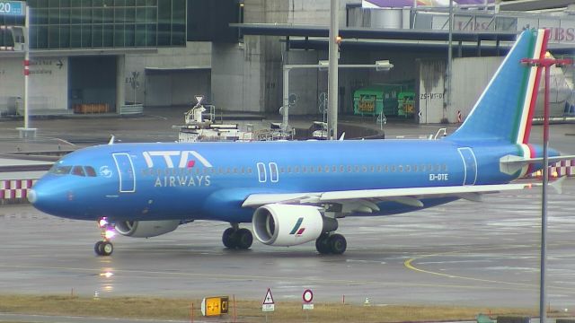 Airbus A320 (EI-DTE) - EIDTE02022022ZRH.jpg