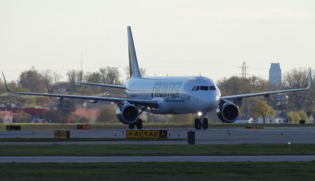 Airbus A321 (N714FR) - Frontier A321 taxiing to runway 32