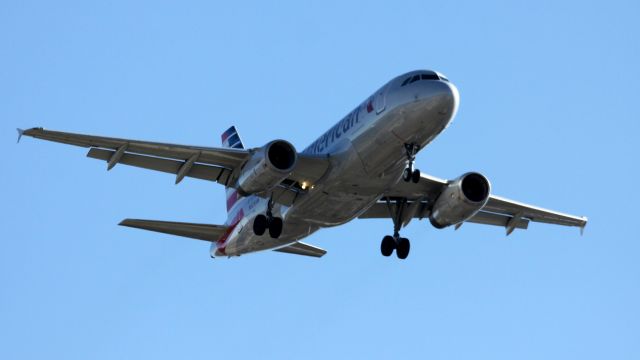 Airbus A319 (N823AW) - Arrival landing 30L, from KPHX, AA # 597   10-25-2015 (Aircraft formerly operated by America West Airlines) 