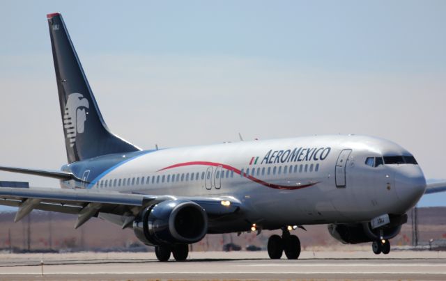 Boeing 737-800 (XA-AMJ) - Landing on 35 L.