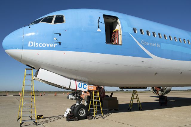 BOEING 767-300 (OO-TUC) - End of the line for a beautiful 7 6.  -November 2013