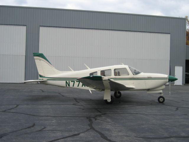 Piper Cherokee Arrow (N77AH)