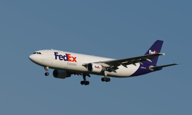 N743FD — - FedEx N743FD an Airbus A300B4-622R is arriving at BUR, Bob Hope airport in Burbank.