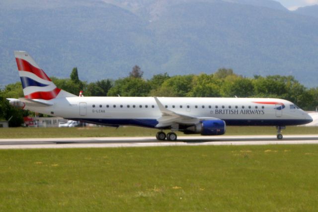 Embraer ERJ-190 (G-LCAA) - Departing rwy 04 on 23-May-19 heading for EGLC as CFE9752 on its delivery flight.