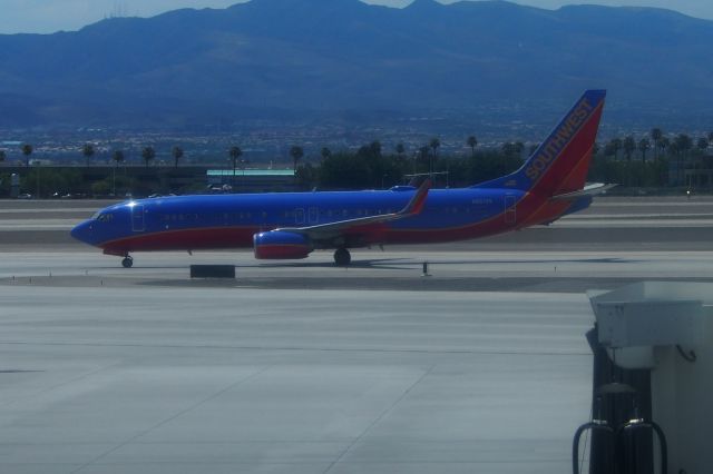 Boeing 737-700 (N8618N)