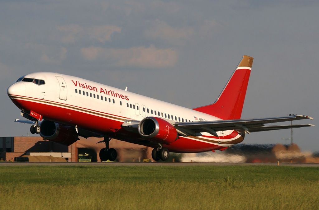 BOEING 737-400 (N742VA)