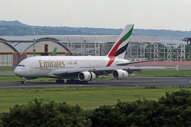 Airbus A380-800 (A6-EOR)