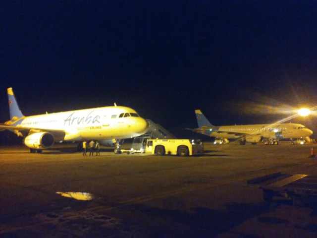 Airbus A320 (P4-AAC) - P4-AAC y P4-AAD en Sta. Clara