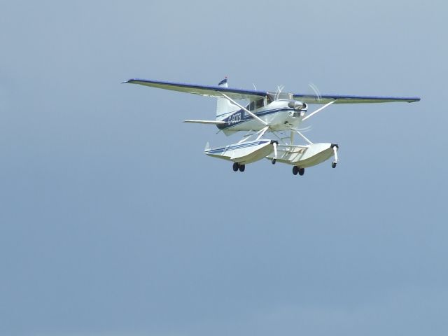 Cessna Skywagon (C-GOTB) - cessna 185 skywagon approaching Ottawa airport.