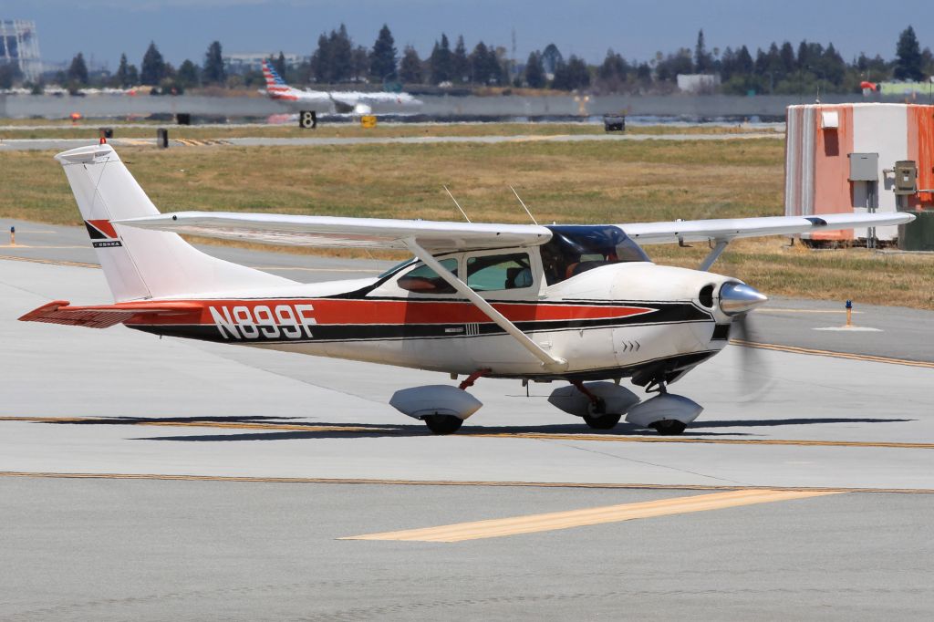 Cessna Skylane (N899F)