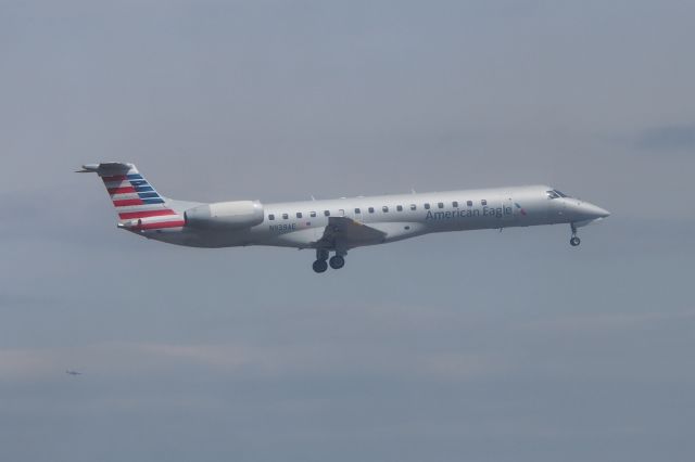 Embraer ERJ-145 (N939AE)