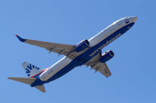 Boeing 737-800 (TC-SEZ) - Takeoff, LTBJ-ADB 