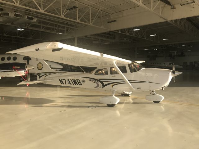 Cessna Skyhawk (N741WB)