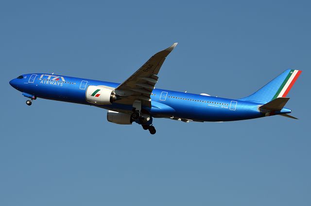 Airbus A330-300 (EI-HJO)