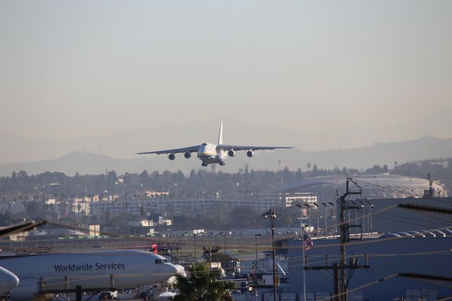 Antonov An-124 Ruslan (UR-82008)