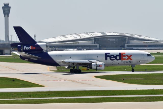 McDonnell Douglas DC-10 (N562FE)