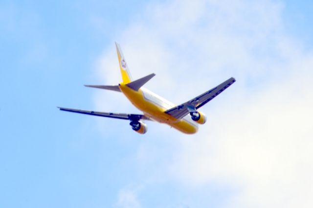 BOEING 767-200 (NO-REG) - 2015 - Mystery B 767: Another Of The Sultans Toys? No Registration whatsoever!br /Not very sharp, but no other choice!