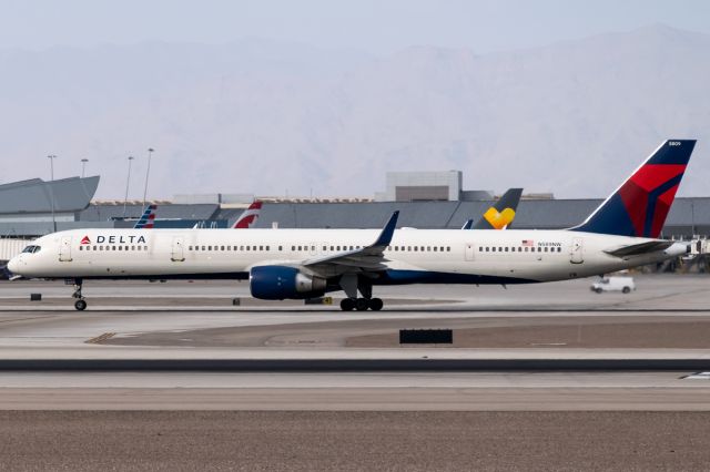 BOEING 757-300 (N589NW) - Flying pencil darting out of Las Vegas for one of Deltas many eastern hubs