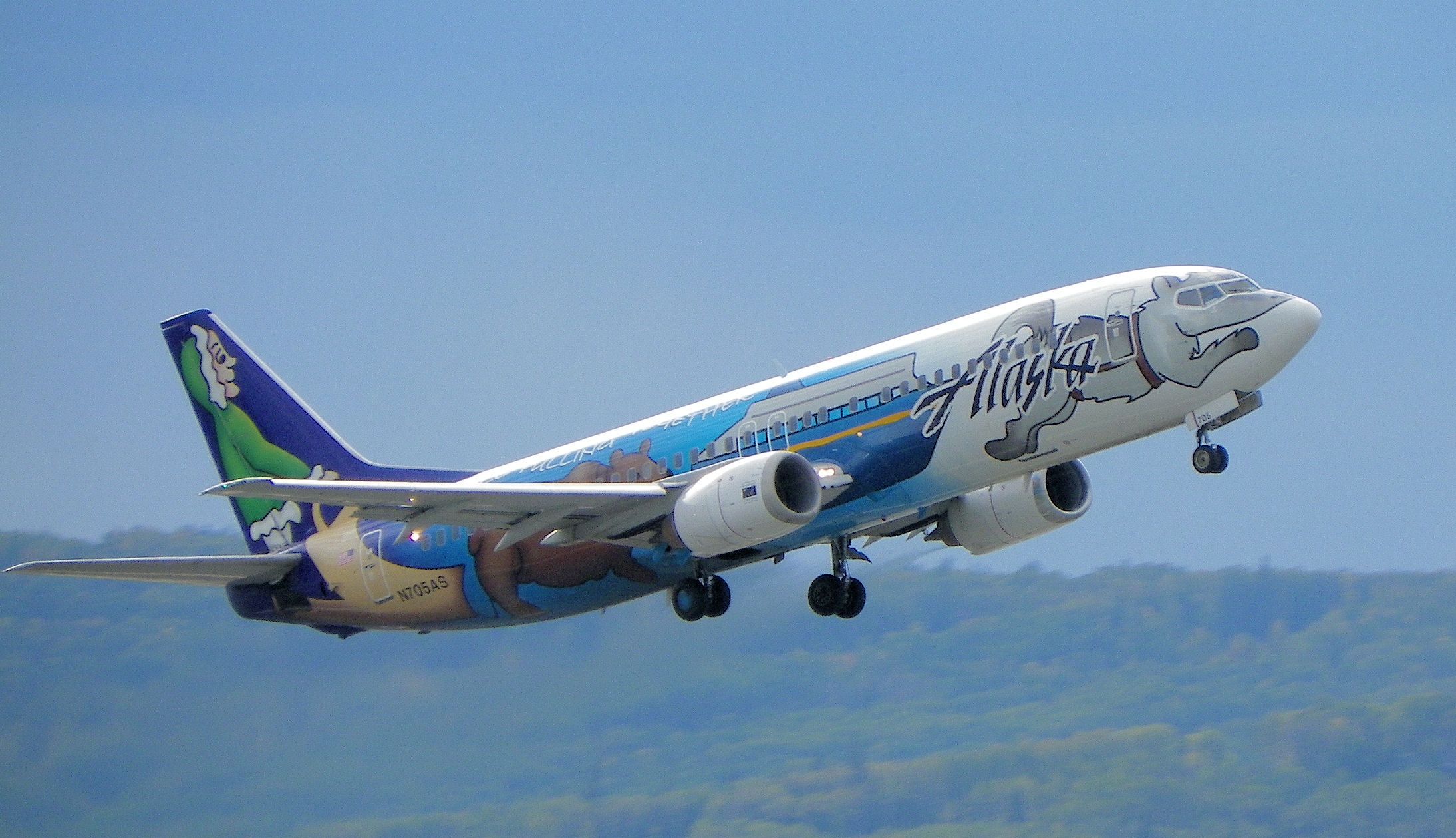 BOEING 737-400 (N705AS) - Climbing out you can see the thrust.