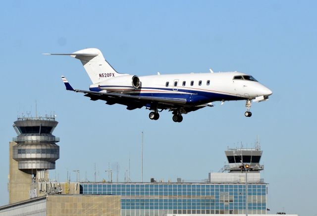 Bombardier Challenger 300 (N520FX)