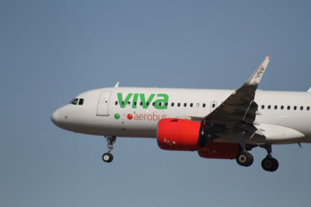 Airbus A320 (XA-VIB) - FINAL APPROACH 27 MMTJ