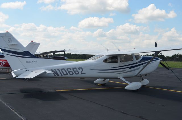 Cessna Skylane (N10662)