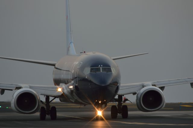 Boeing 737-800 (OO-JAF) - Photo taken at dusk with the last lights of the day