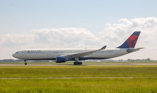 Airbus A330-300 (N823NW) - Delta Airlines A330-302 cn1628 take off RWY36L 25-04-23