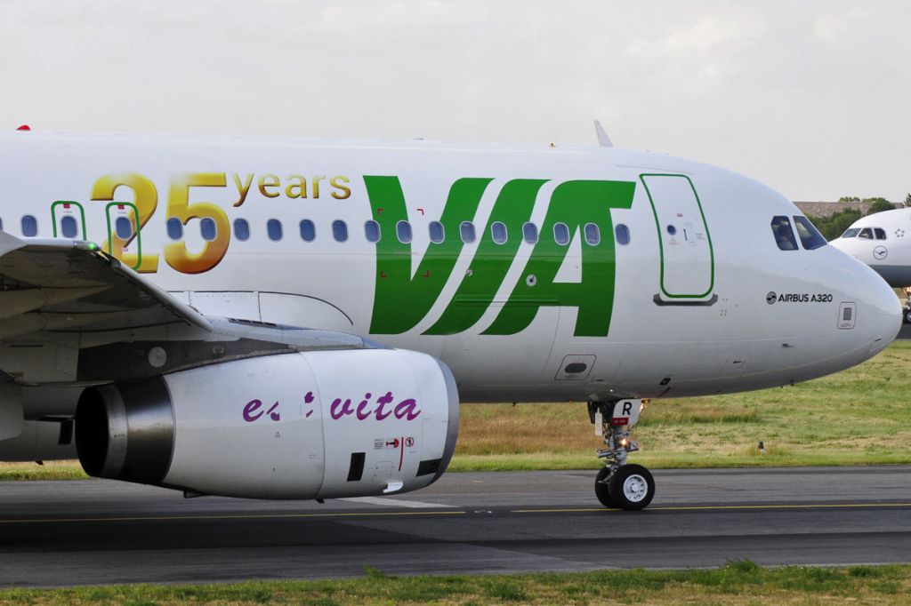 Airbus A320 (LZ-MDR) - LZ-MDR with 25 years sticker