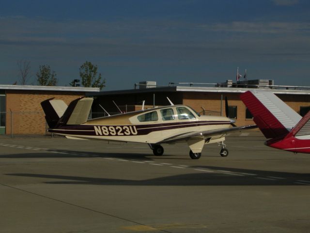 Beechcraft Bonanza (33) (N8932U)