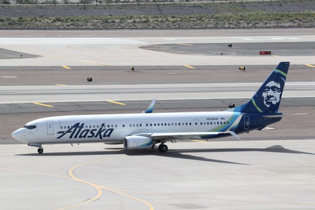 Boeing 737-900 (N238AK)