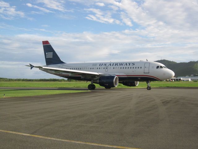 Airbus A319 (N705UW)