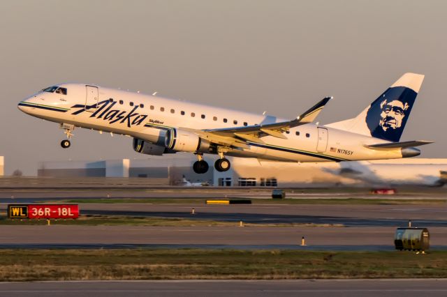 Embraer 175 (N176SY)