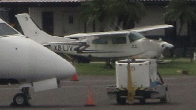 Cessna Centurion (XB-LJV) - Appears abandoned