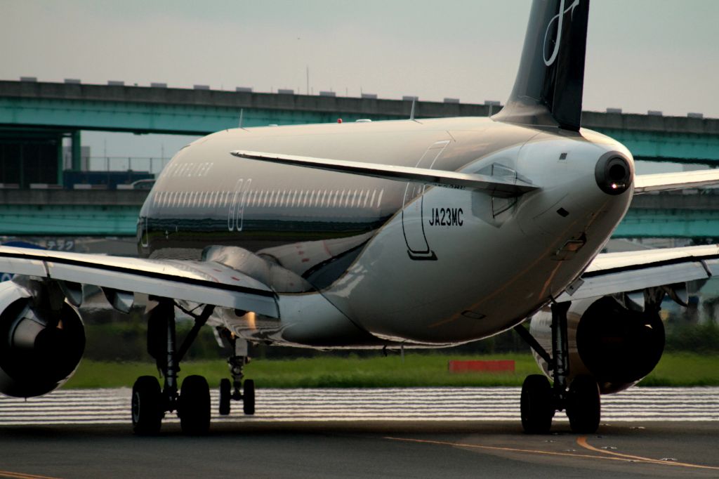 Airbus A320 (JA23MC)