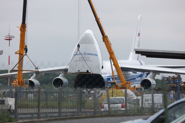 Antonov An-124 Ruslan (RA-82047) - chargement à Nantes le 1er juin 2016