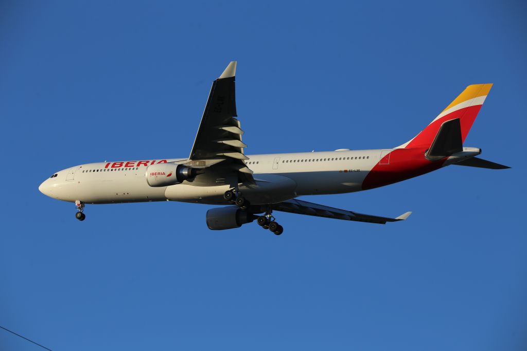 Airbus A330-300 (EC-LXK)