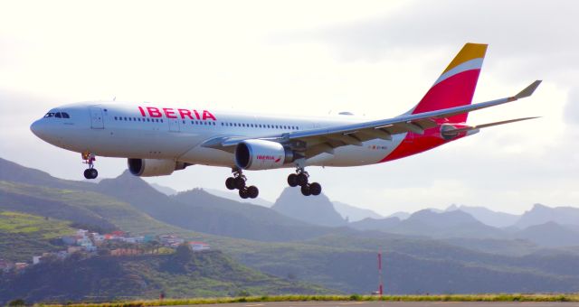 Airbus A330-200 (EC-MOU)