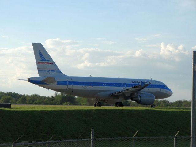 Airbus A319 (N744P)