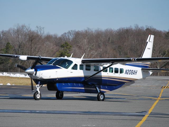 Cessna Caravan (N208AH) - Taxiing in after landing on runway 20 at Concord Regional Airport - 3/4/09