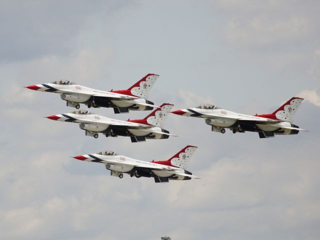 Lockheed F-16 Fighting Falcon —