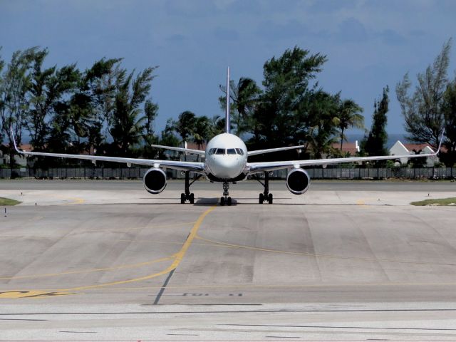 Boeing 757-200 (N938UW)