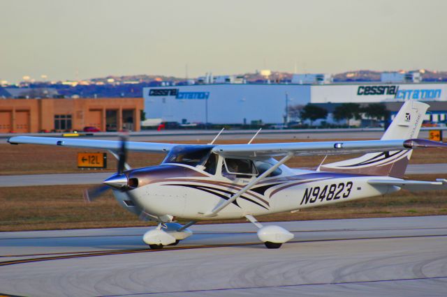 Cessna Skylane (N94823)