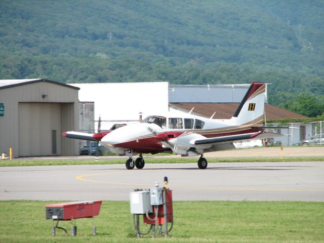 Piper Aztec (N250TA) - Landing at the 2009 WRAP Fly-In