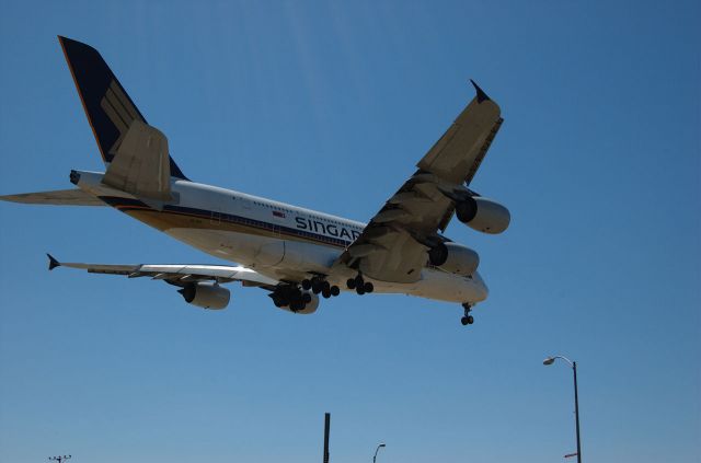 Airbus A380-800 (9V-SKE)