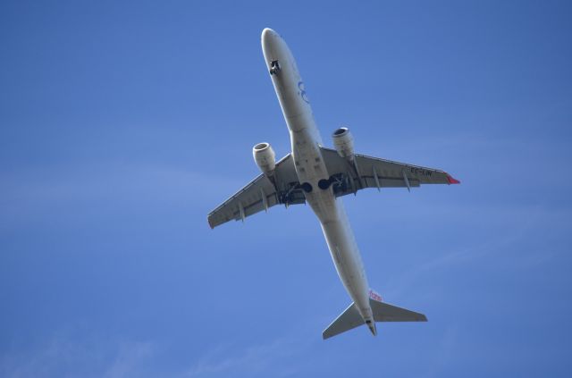 Embraer ERJ-190 (EC-LIN) - EC-LIN Appraching To Landing At LEVX From LEMD, Near Redondela. 15-11-2021