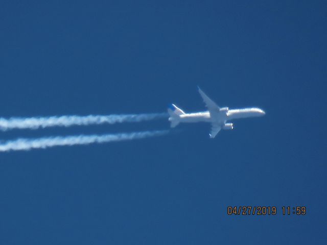 Boeing 757-200 (N33132)