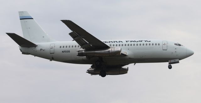 Boeing 737-200 (N703S) - Sierra Pacific 703 - a Boeing 737-200 on final to Runway 18L at Carl. T. Jones Field, Huntsville International Airport, AL - July 27, 2018.