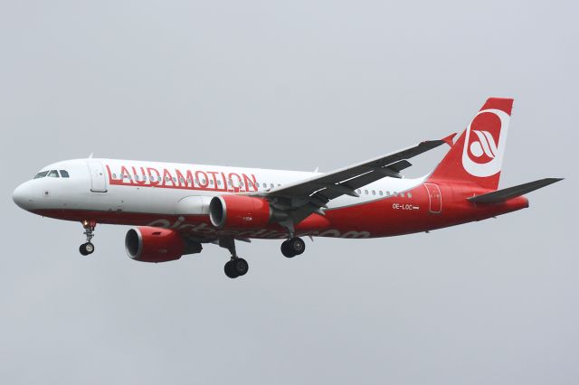 Airbus A320 (OE-LOC)