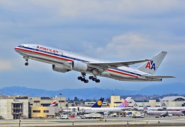 Boeing 777-200 (N766AN) - N766AN American Airlines Boeing 777-223/ER / 7CA (cn 32880/445)  Los Angeles - International (LAX / KLAX) USA - California, October 20, 2012 TDelCoro